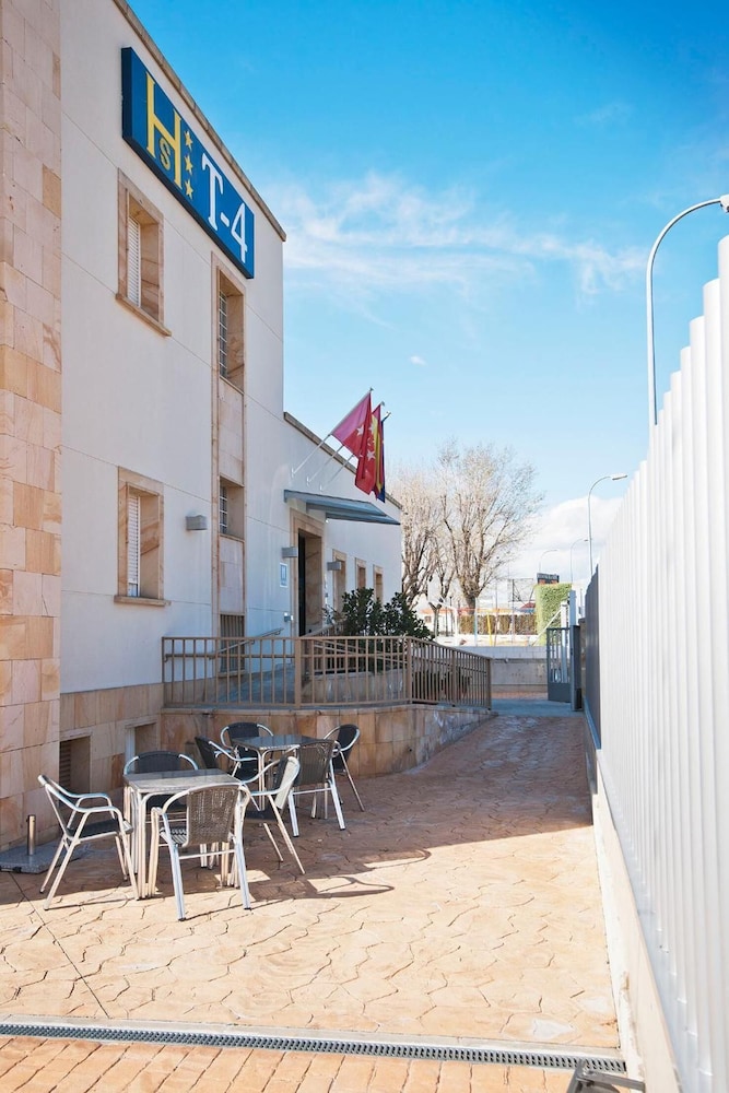 Hostal T4 14