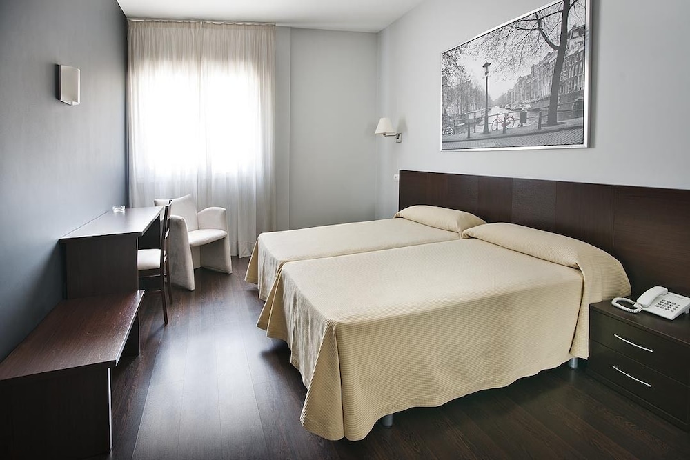 Hostal T4 7