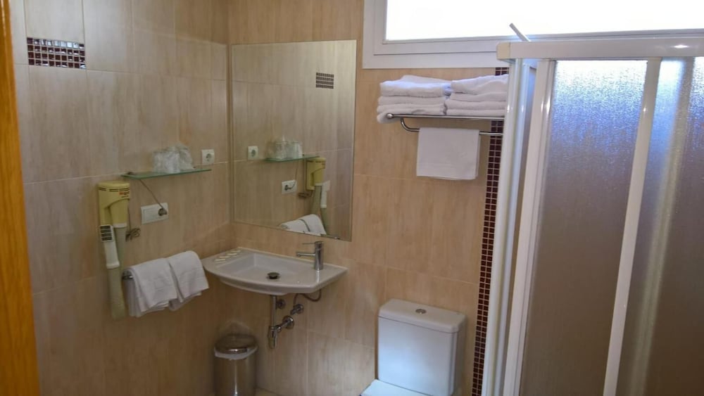 Hostal T4 18