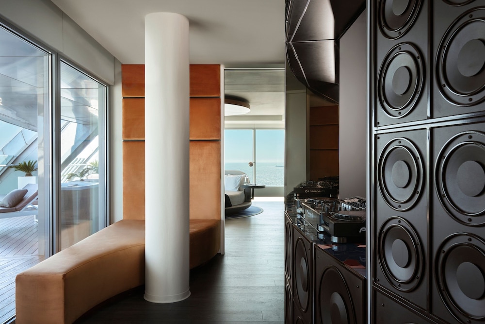 W Barcelona 10