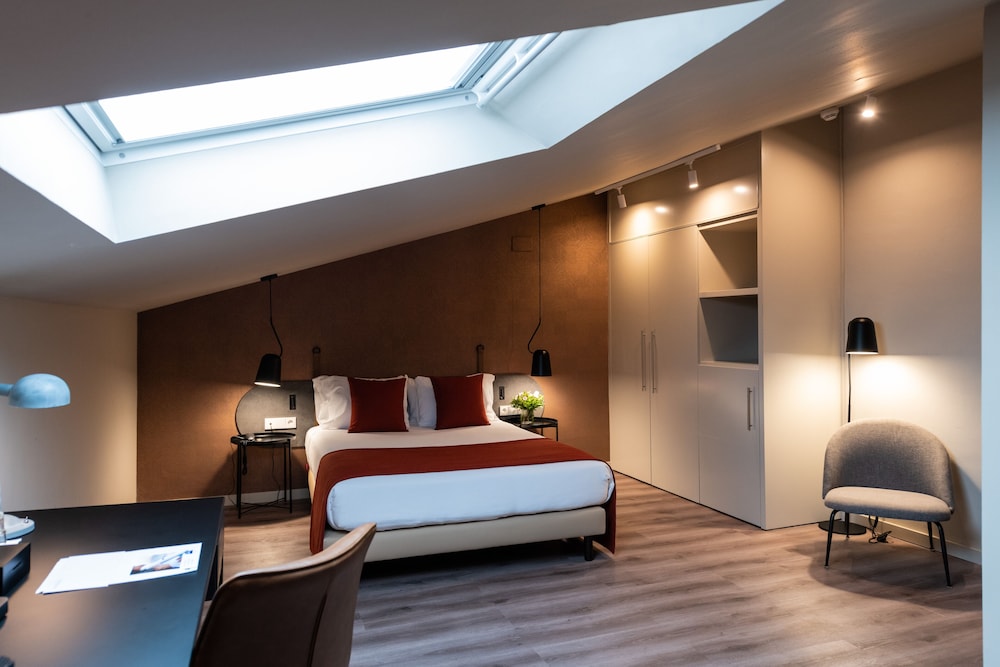 Atenea Rekord Suites 8