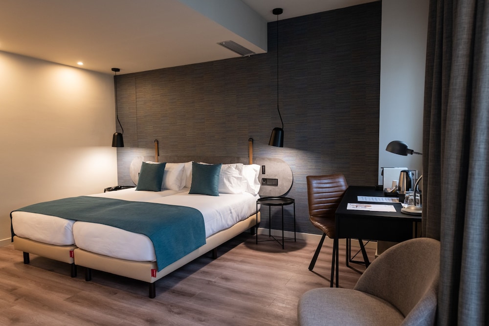 Atenea Rekord Suites 17
