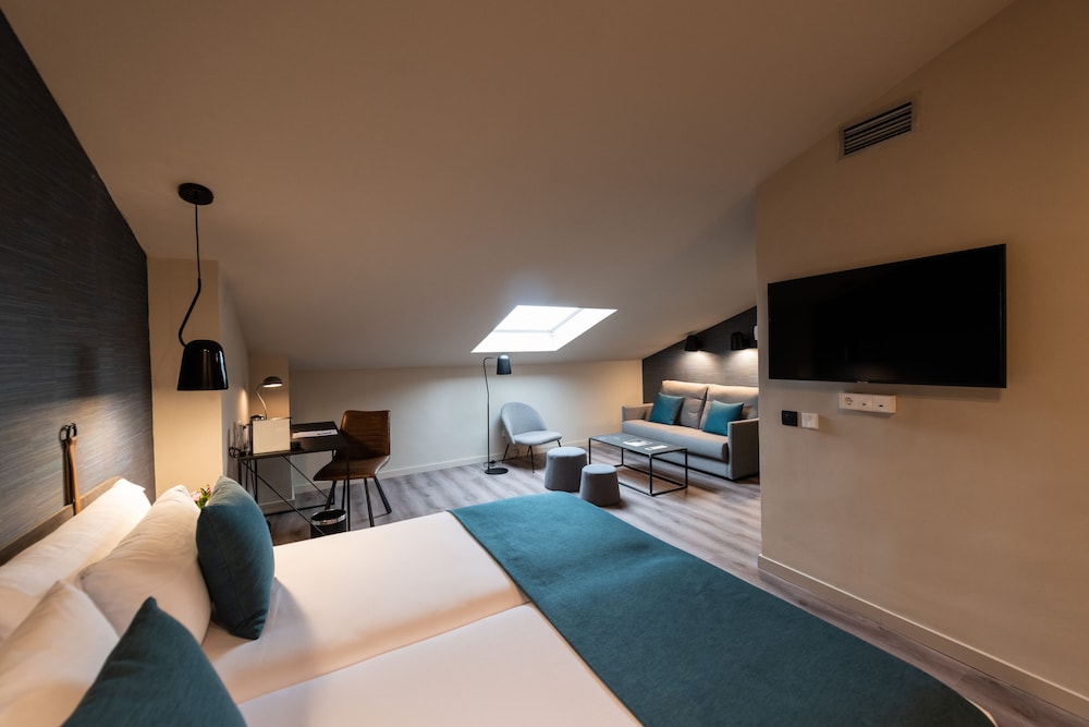 Atenea Rekord Suites 1