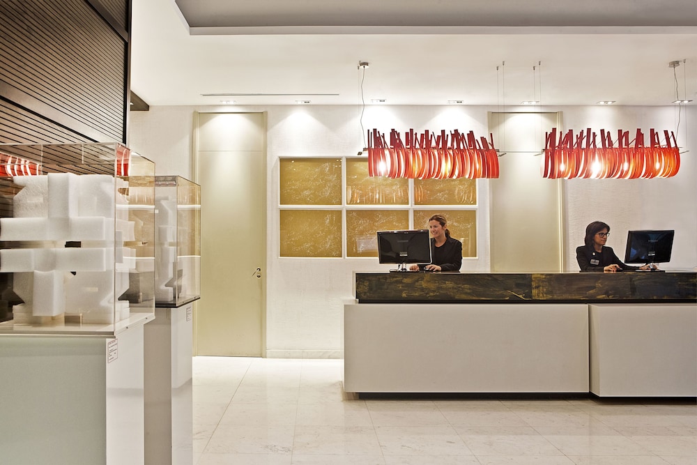 Grupotel Gran Vía 678 2