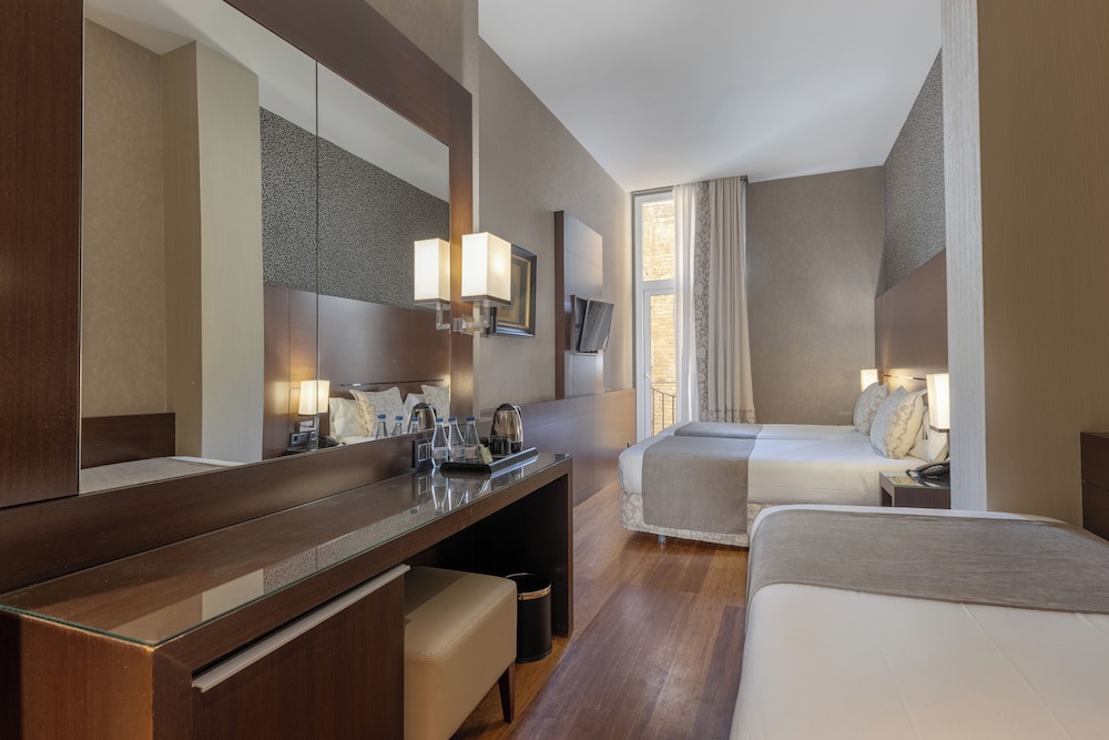 Hotel Colonial Barcelona 8