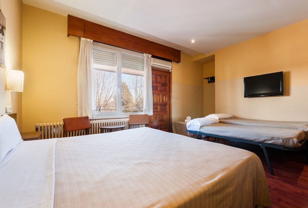 Hotel Los Olivos 9
