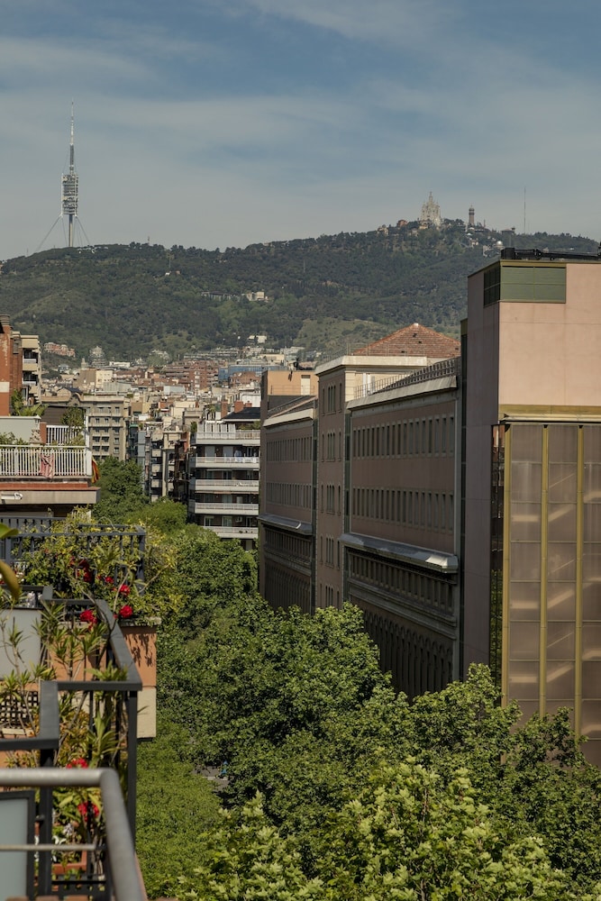 Villarroel Apartments 23