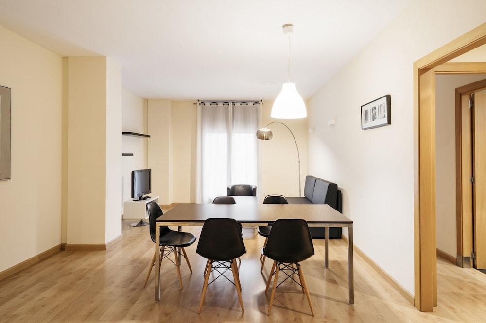 Villarroel Apartments 10