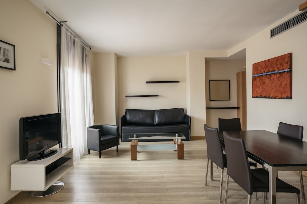 Villarroel Apartments 12