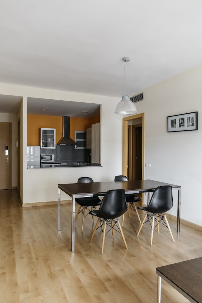 Villarroel Apartments 16