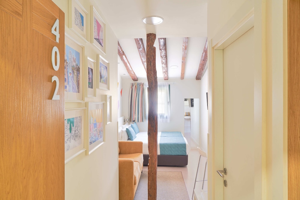 Blume Suites 14