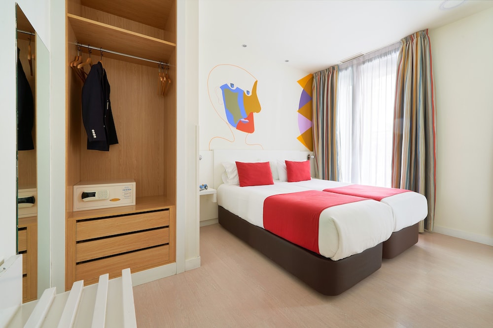 Blume Suites 23