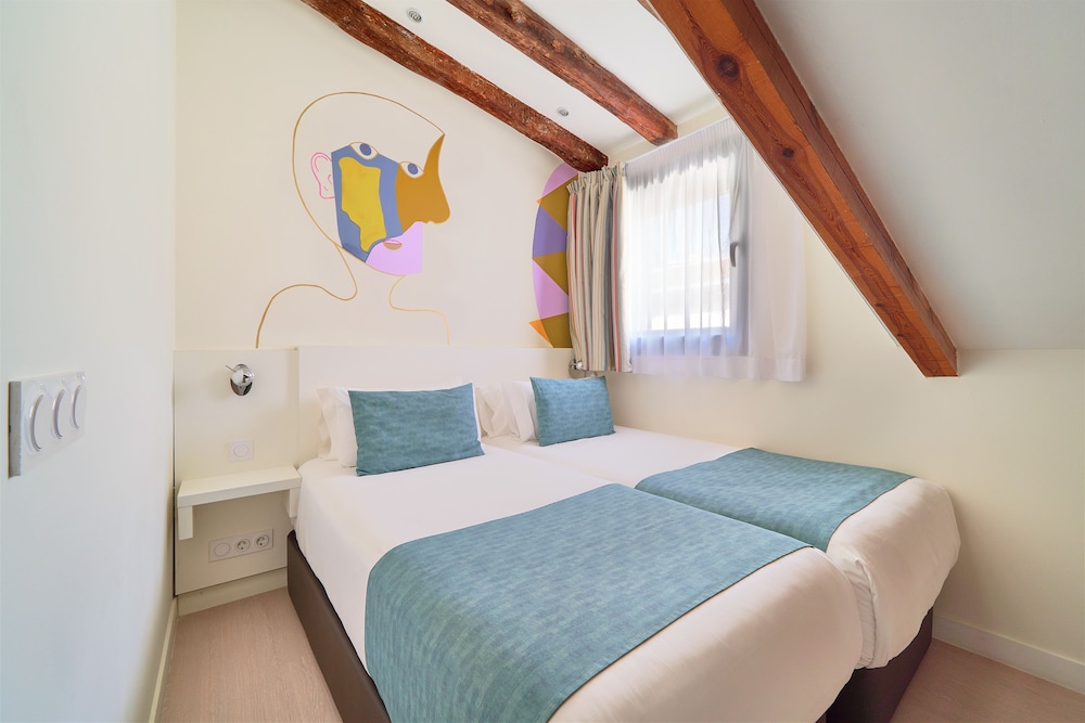 Blume Suites 17