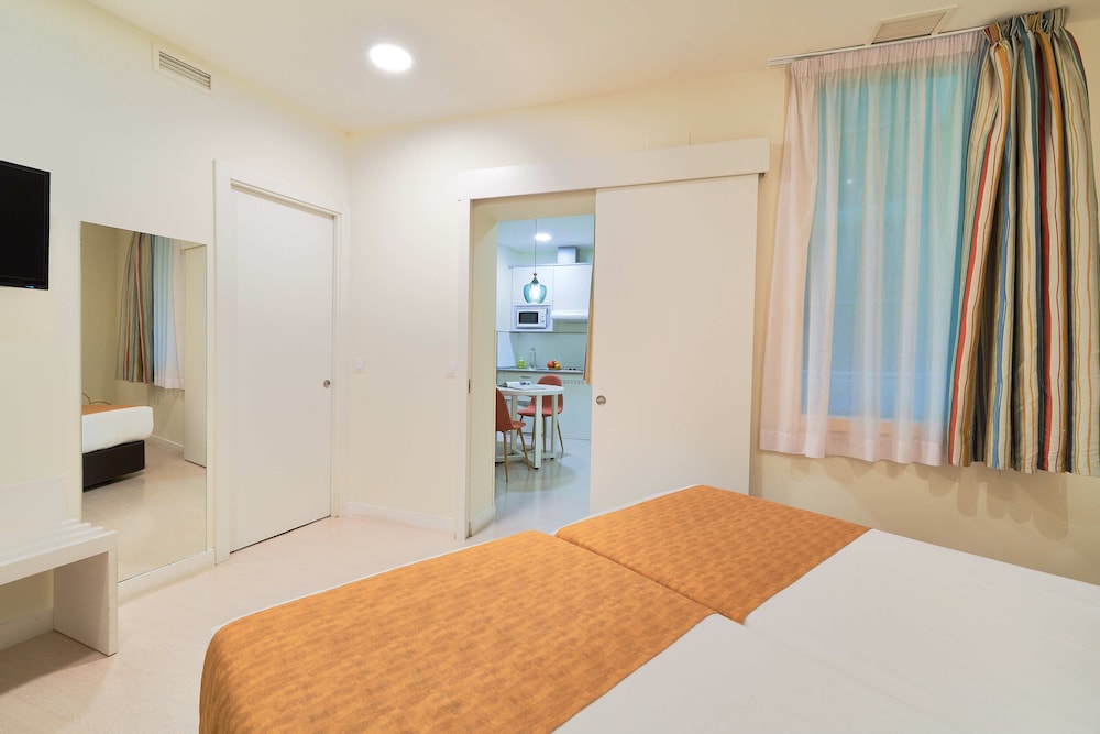 Blume Suites 19