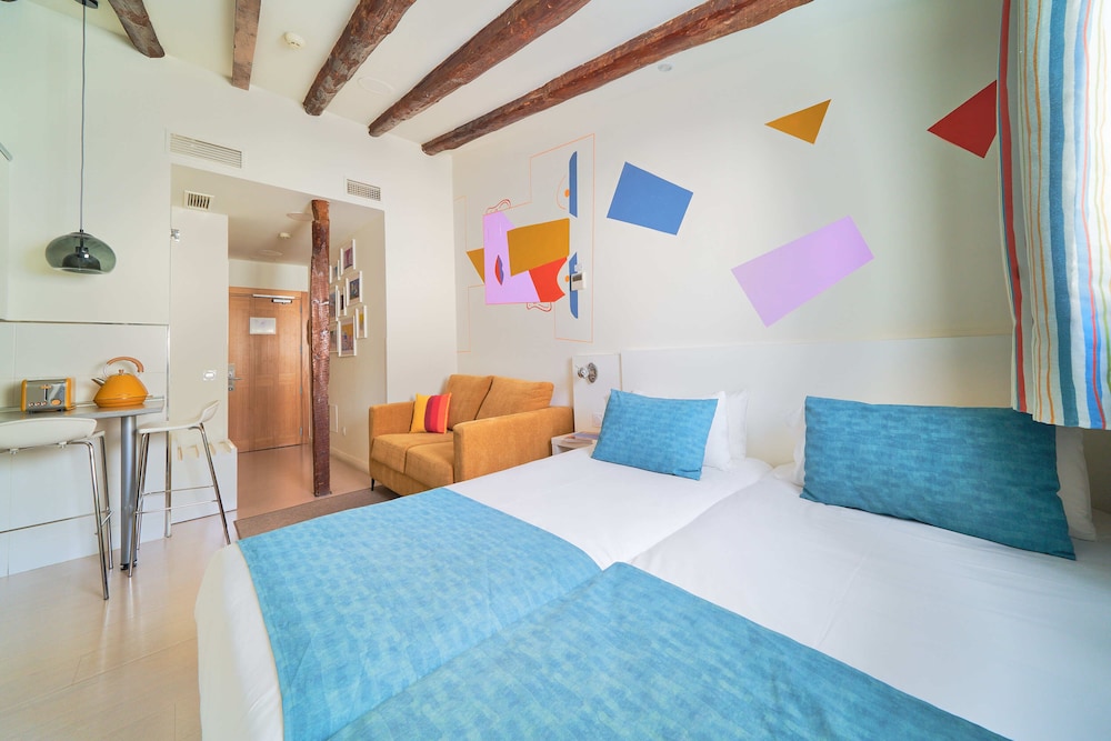 Blume Suites 11
