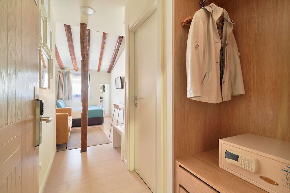 Blume Suites 12