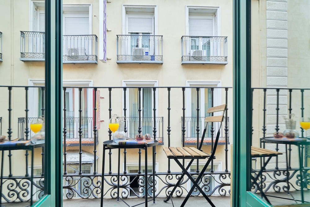 Blume Suites 1
