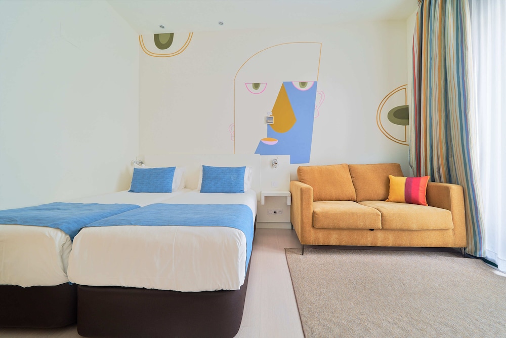 Blume Suites 9