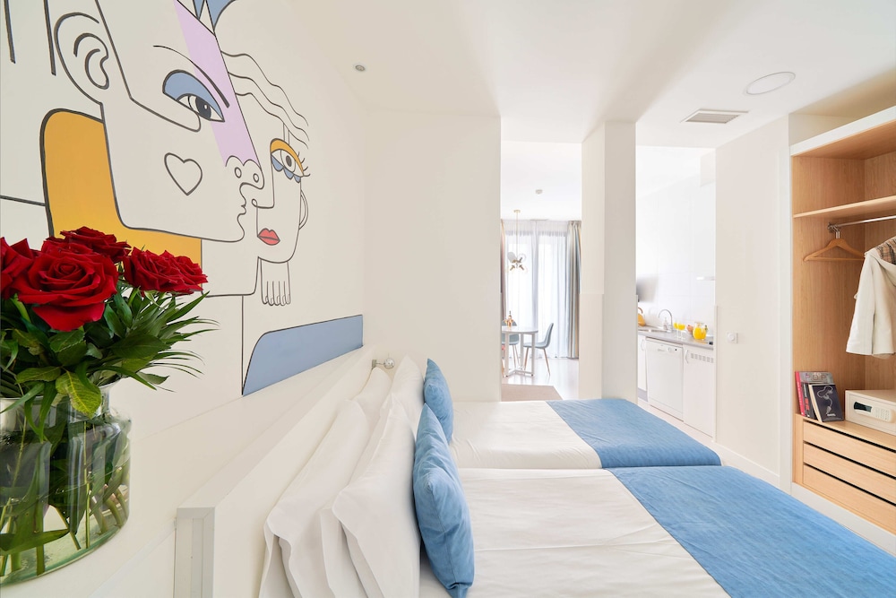 Blume Suites 8
