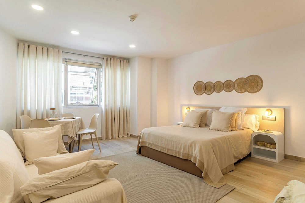 Centric Aparthotel 1