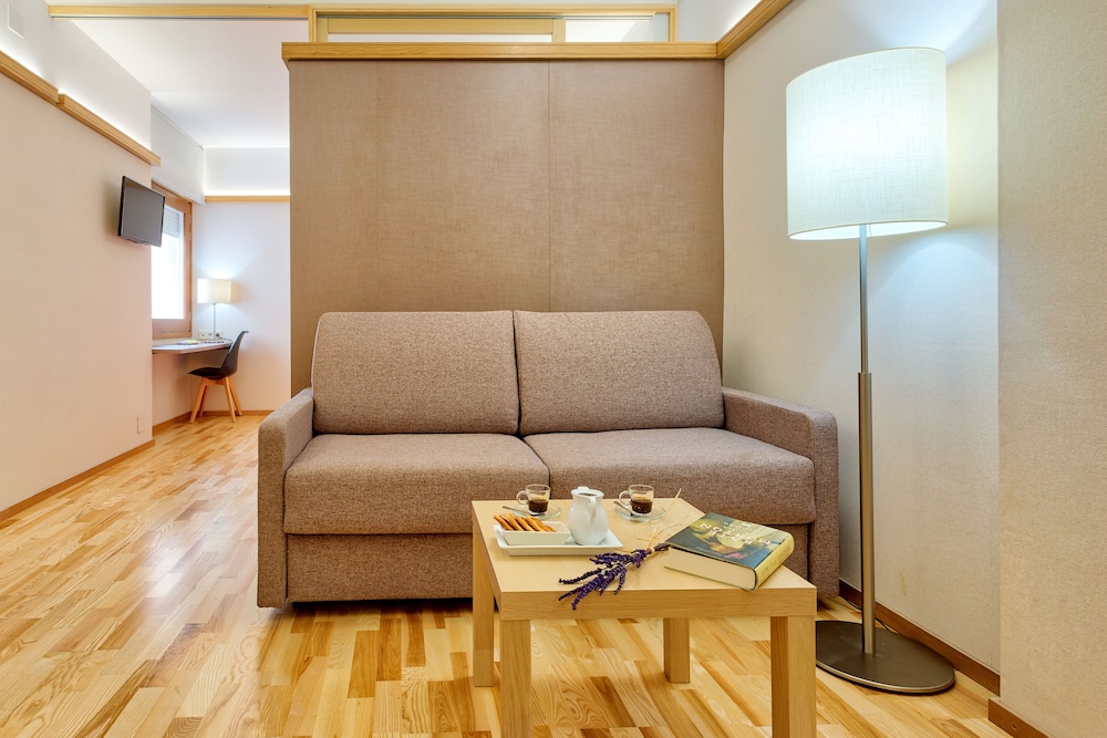 Bonanova Suite 16