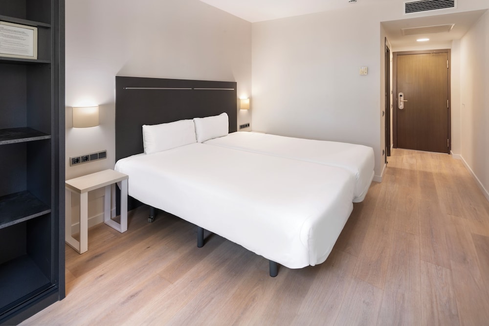 B&B HOTEL Barcelona Rubí 9