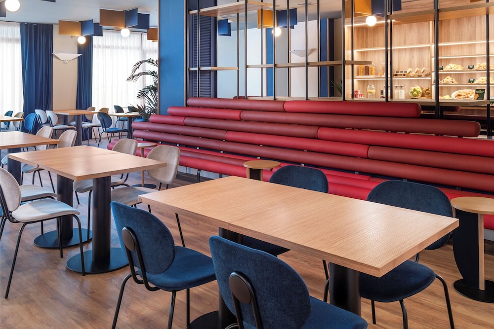B&B HOTEL Barcelona Rubí 18