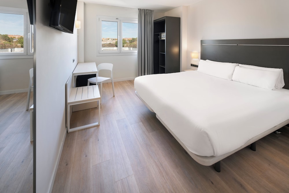 B&B HOTEL Barcelona Rubí 8