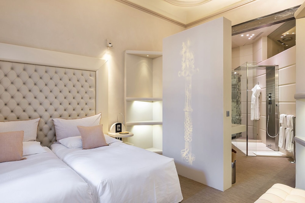 El Palauet Royal Suites 16