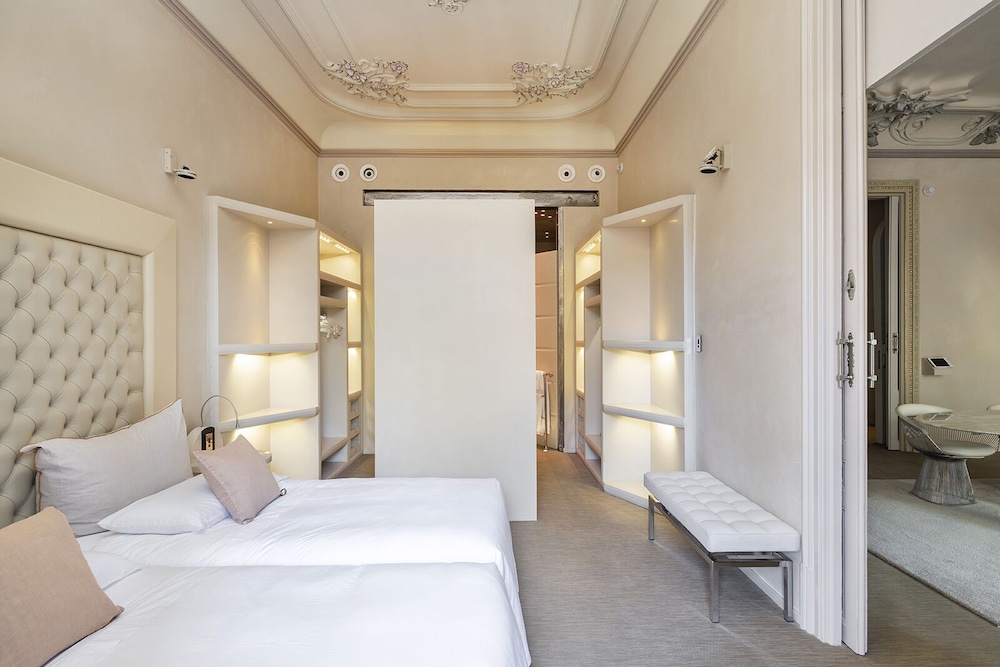 El Palauet Royal Suites 10