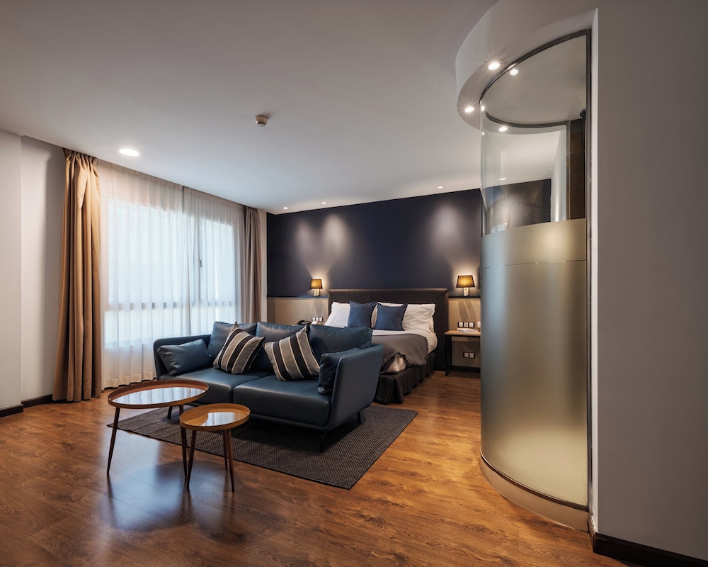 Crowne Plaza Madrid Airport 11