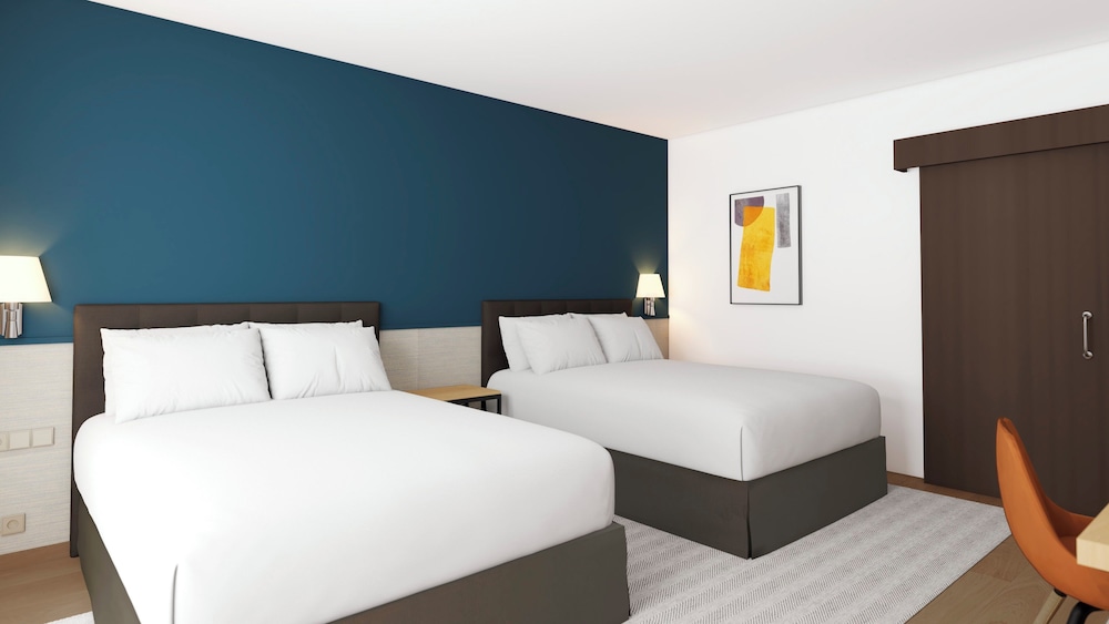 Crowne Plaza Madrid Airport 8