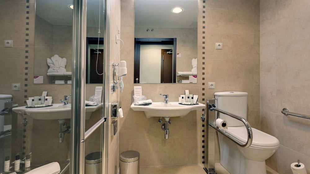 Crowne Plaza Madrid Airport 5