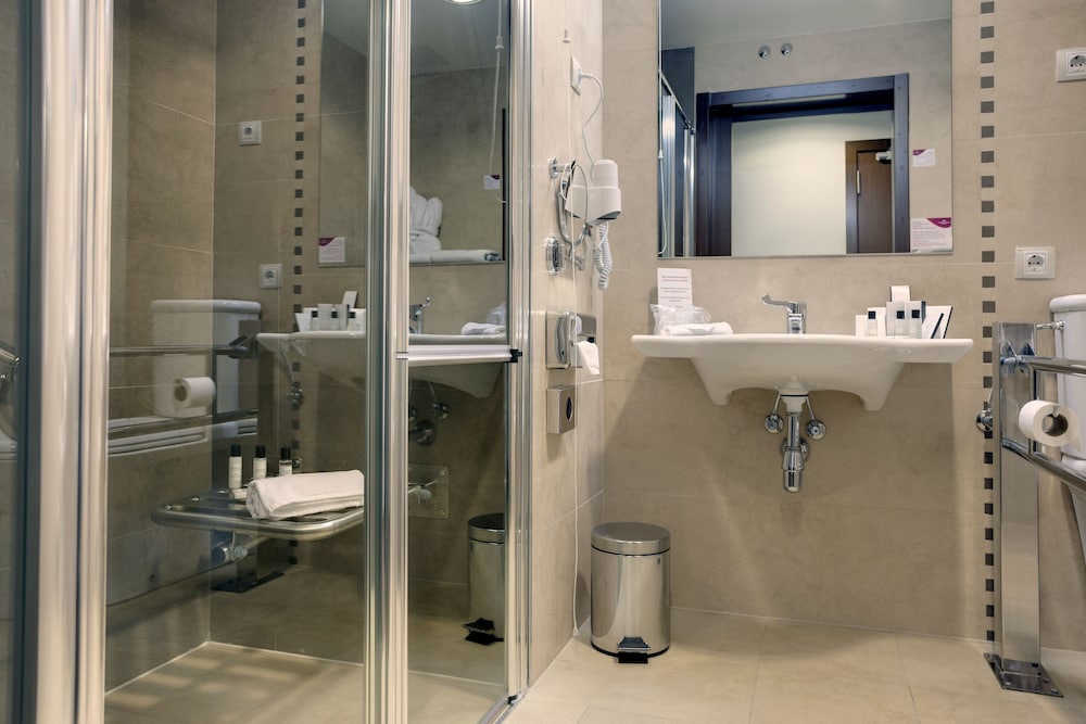 Crowne Plaza Madrid Airport 18