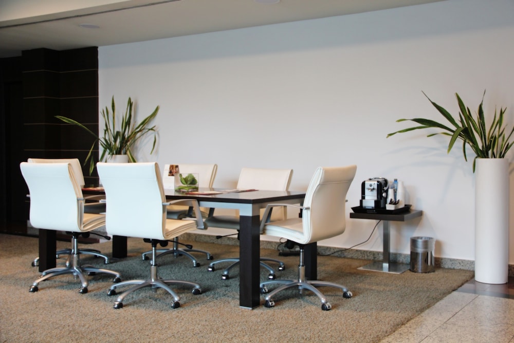 Crowne Plaza Madrid Airport 21