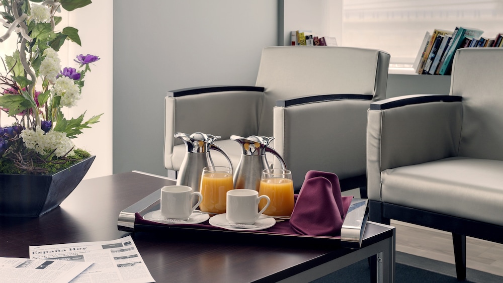 Crowne Plaza Madrid Airport 14
