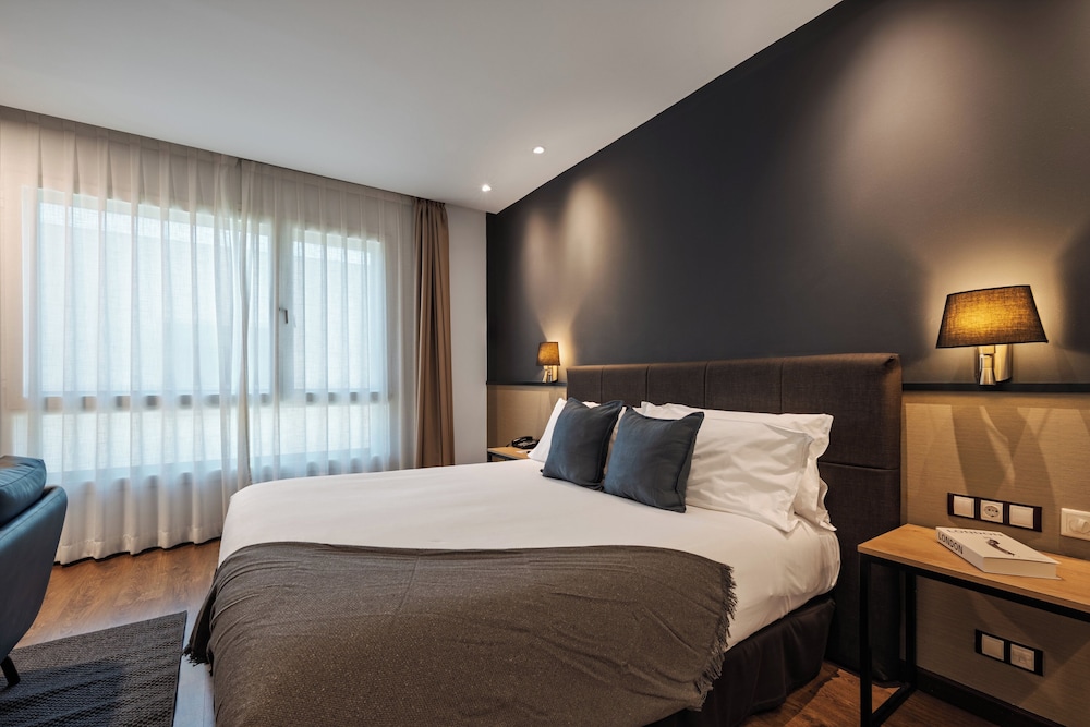 Crowne Plaza Madrid Airport 12