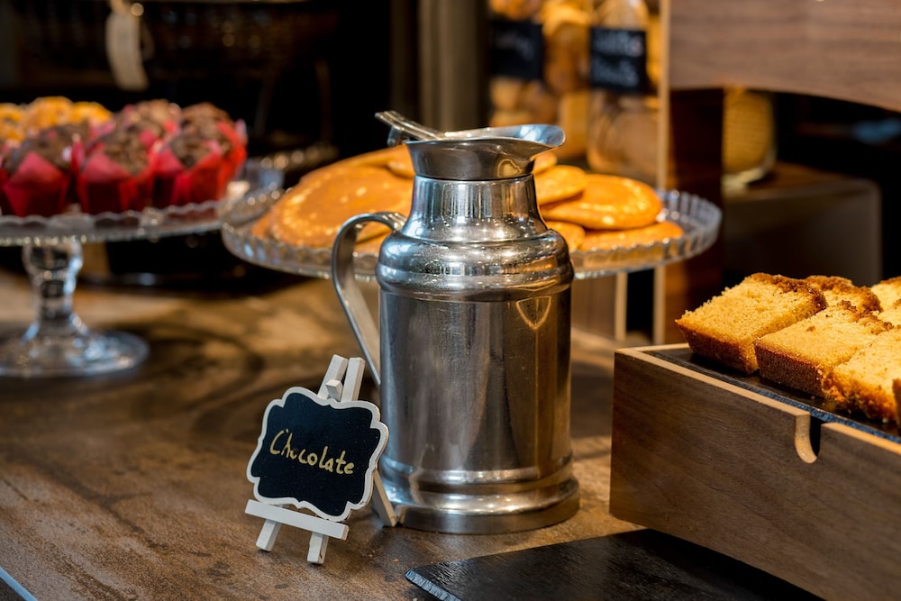 Crowne Plaza Madrid Airport 23