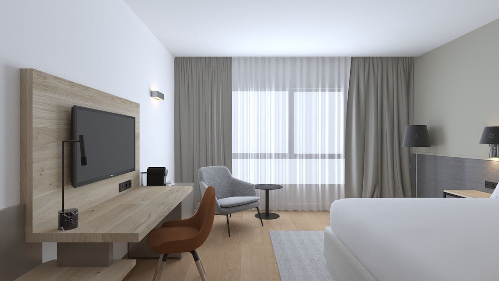 Crowne Plaza Madrid Airport 6