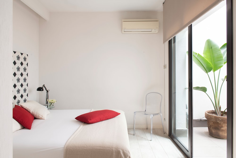 Eric Vökel BCN Suites 7