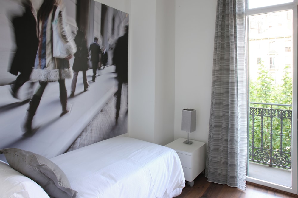 MH Apartments Suites 8