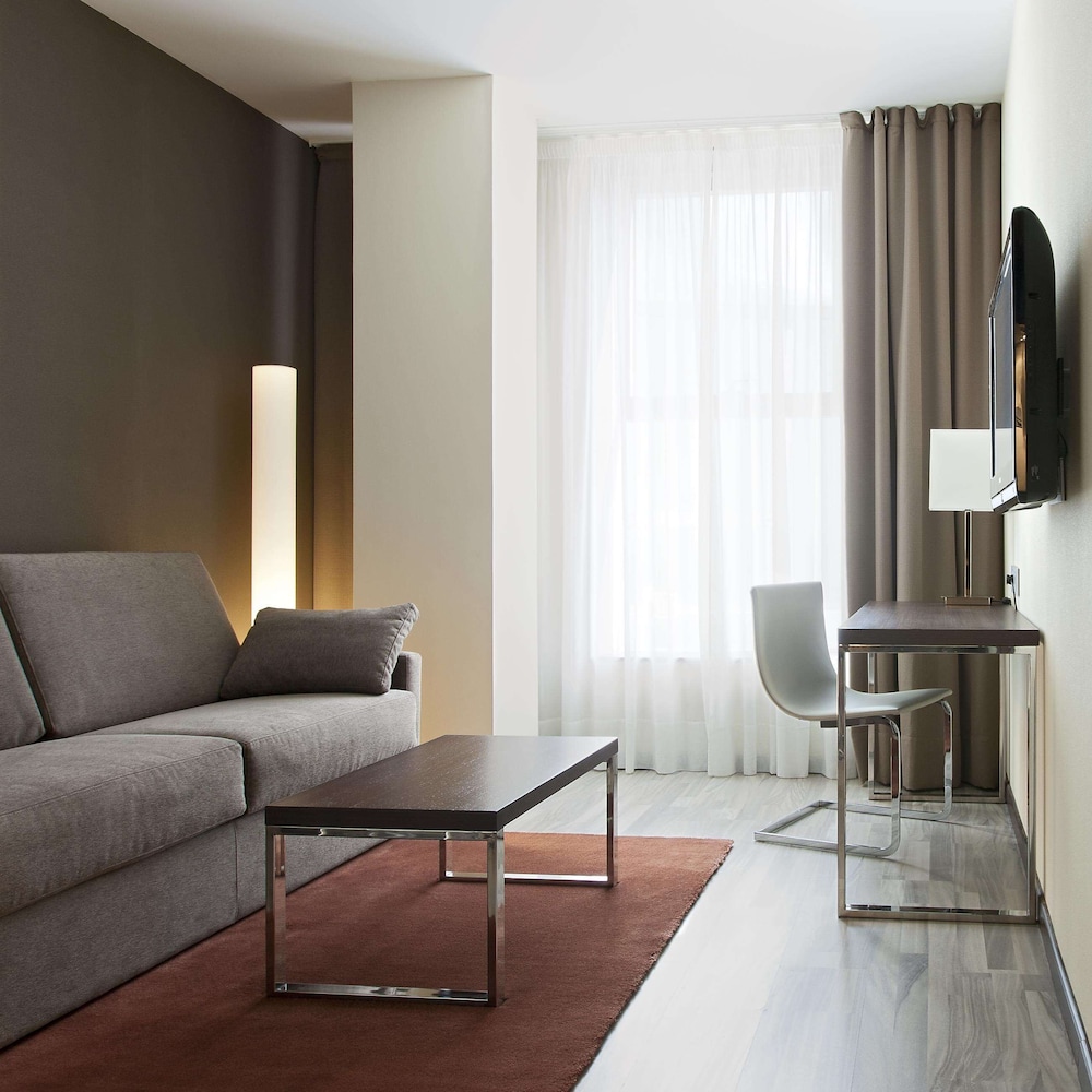 NH Barcelona Diagonal Poblenou 11