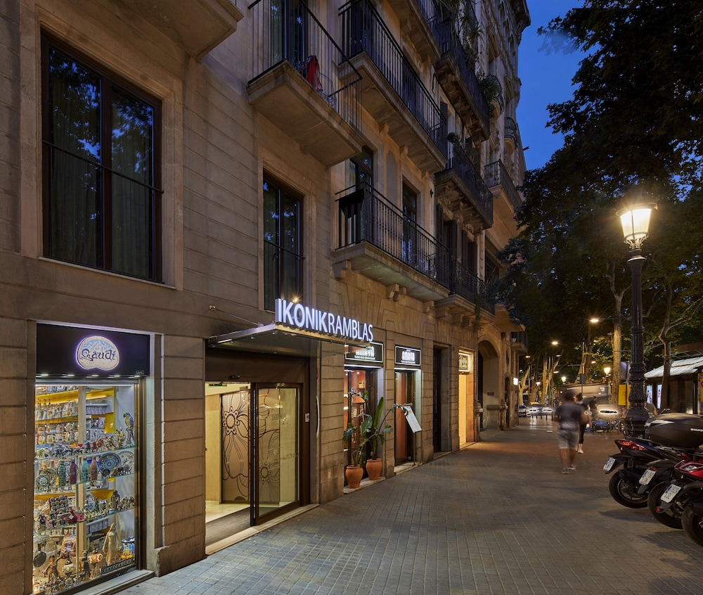 Ikonik Ramblas 24