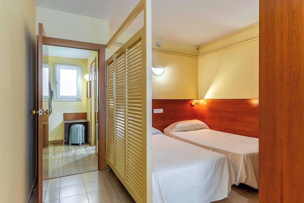 Aparthotel Bertran 15