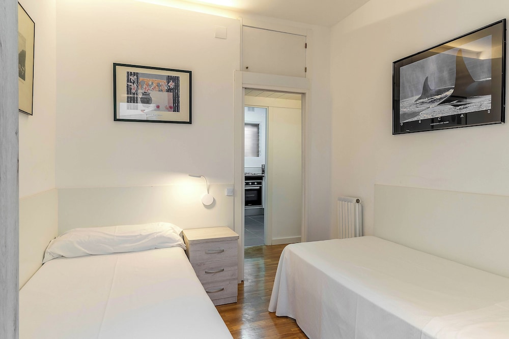 Aparthotel Bertran 10