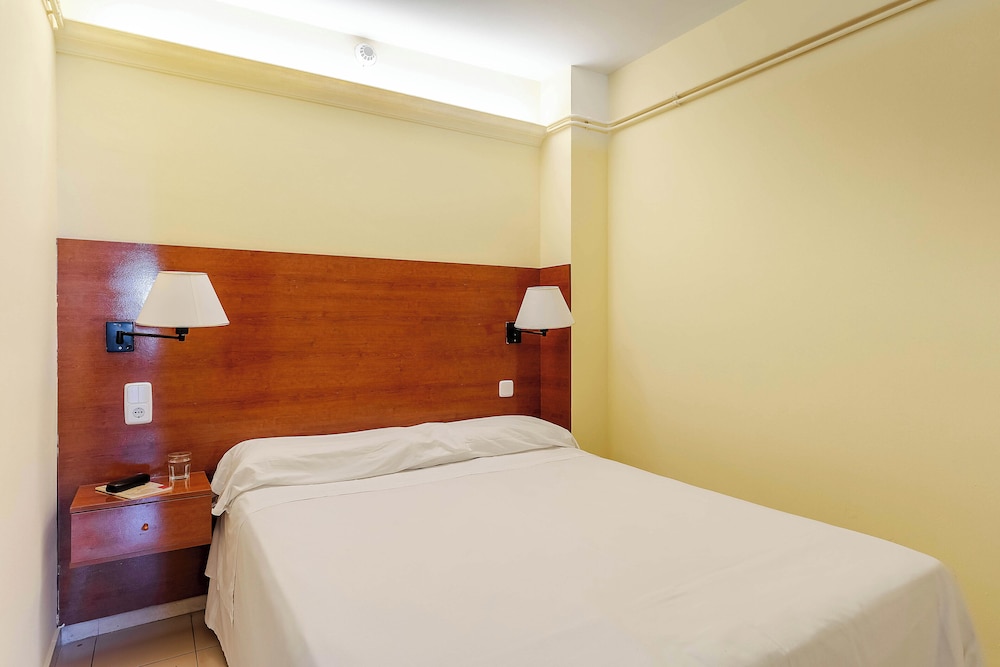 Aparthotel Bertran 13