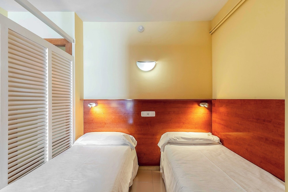 Aparthotel Bertran 12
