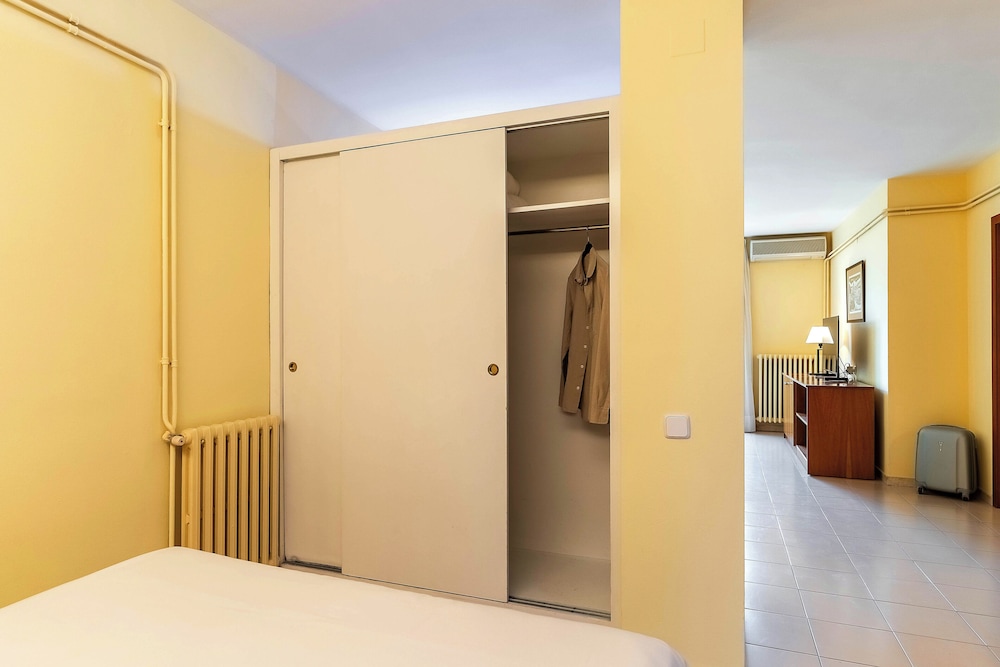Aparthotel Bertran 16