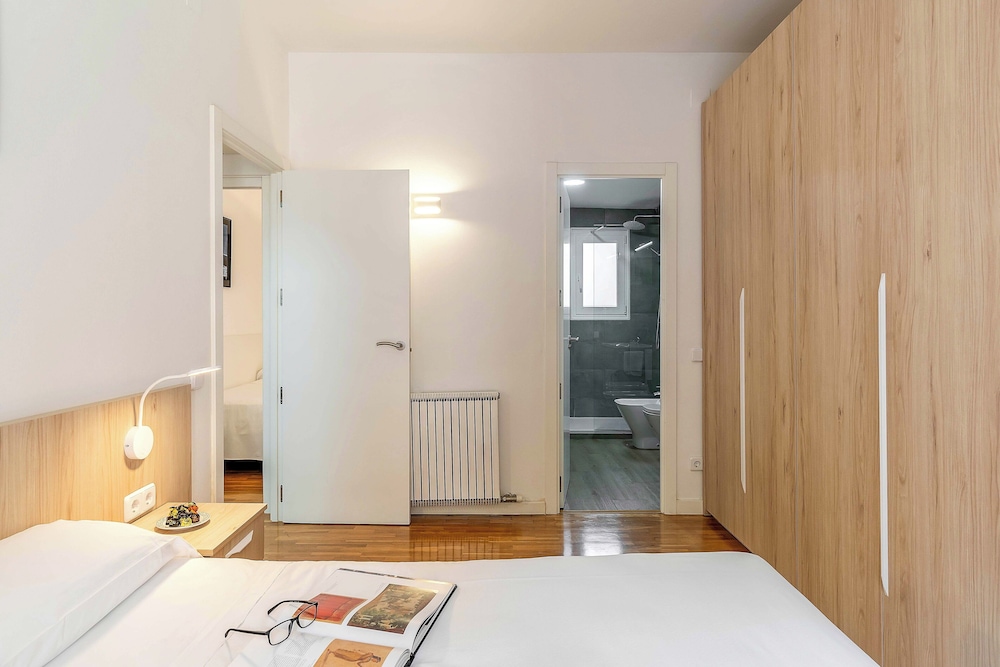 Aparthotel Bertran 11