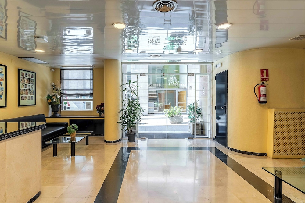 Aparthotel Bertran 5